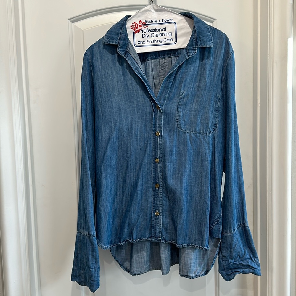 Cloth & Stone Chambray Shirt from Anthropologie, Size M